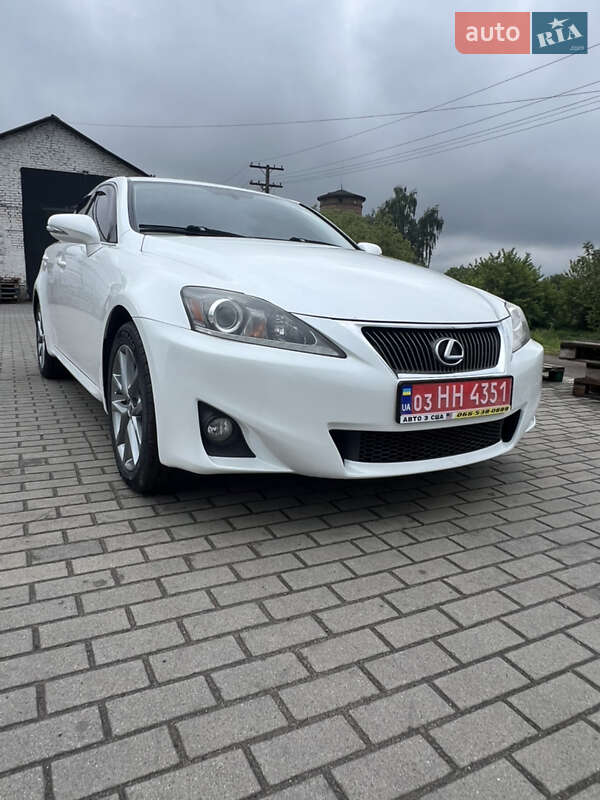 Седан Lexus IS 2012 в Дубно
