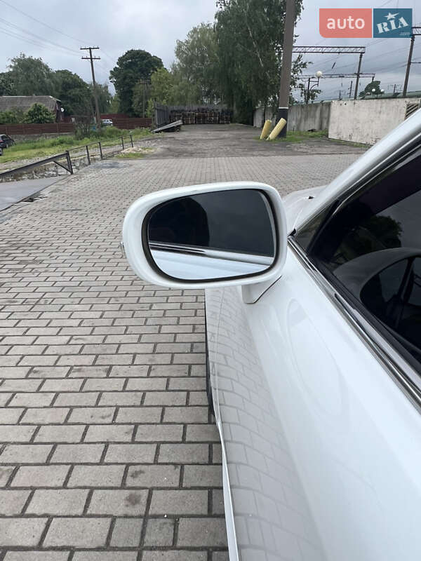 Седан Lexus IS 2012 в Дубно