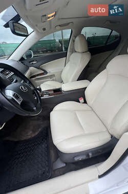 Седан Lexus IS 2012 в 
