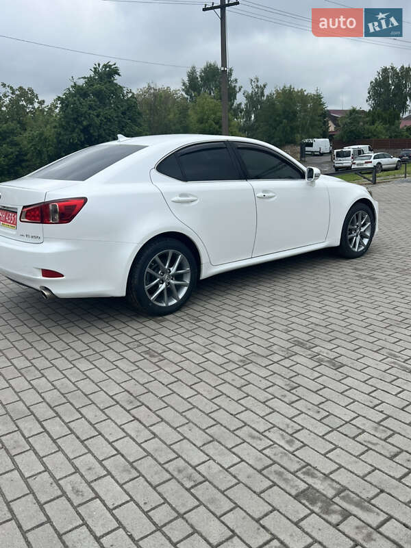 Седан Lexus IS 2012 в Дубно