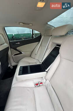 Седан Lexus IS 2012 в 