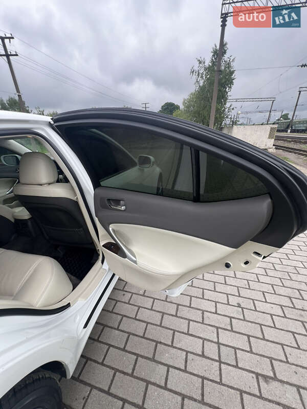 Седан Lexus IS 2012 в Дубно