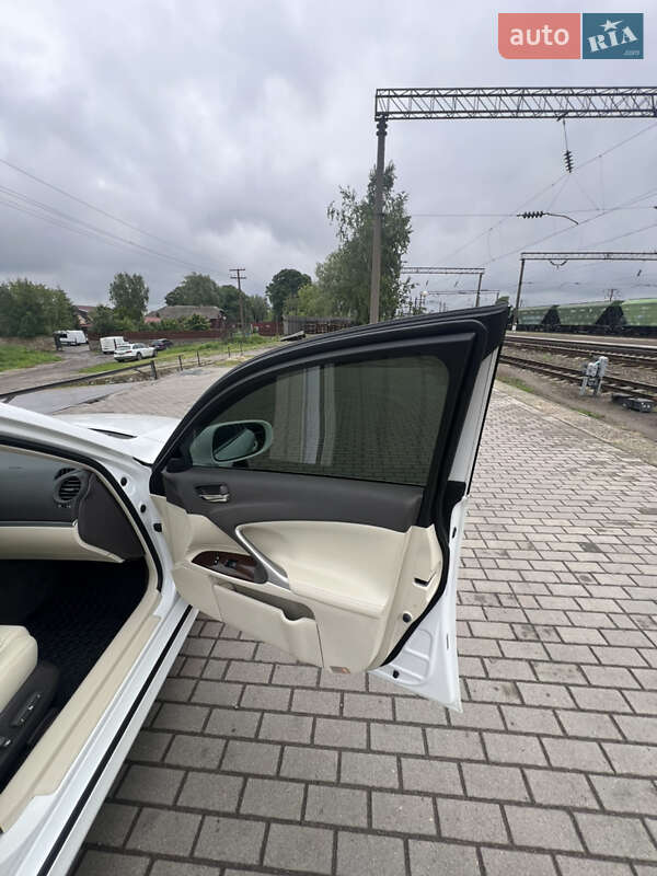 Седан Lexus IS 2012 в Дубно