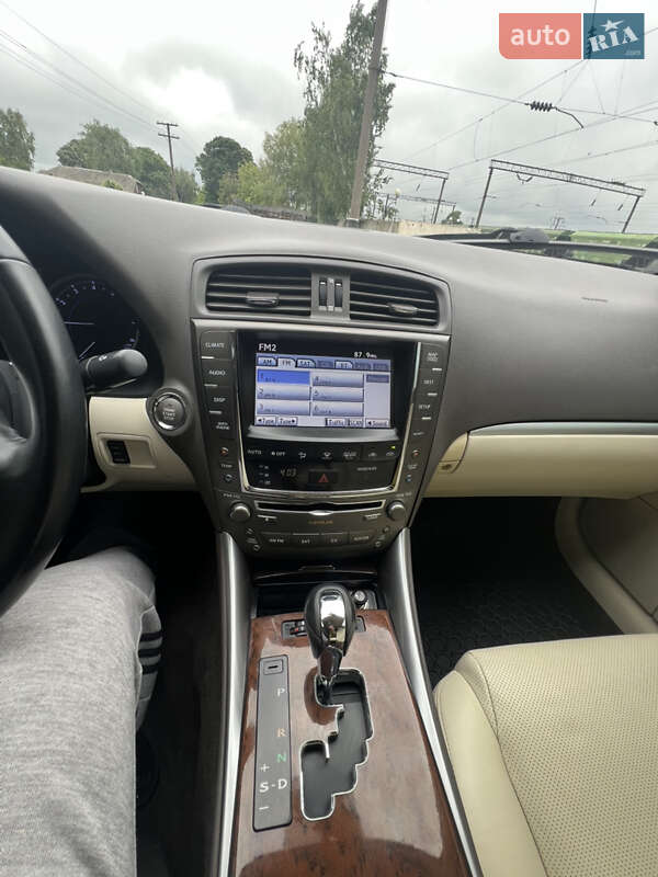 Седан Lexus IS 2012 в Дубно