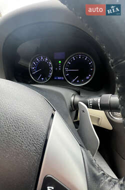 Седан Lexus IS 2012 в 