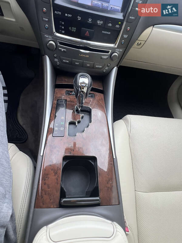 Седан Lexus IS 2012 в Дубно