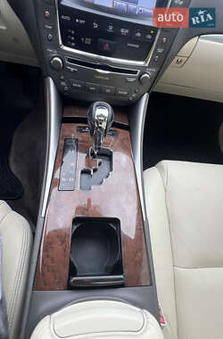 Седан Lexus IS 2012 в 