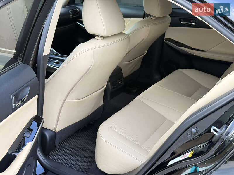 Седан Lexus IS 2014 в Тернополе