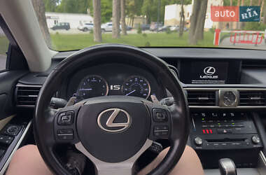 Седан Lexus IS 2017 в 