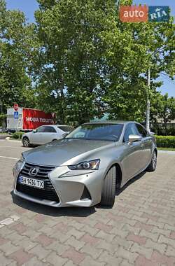 Седан Lexus IS 2017 в 