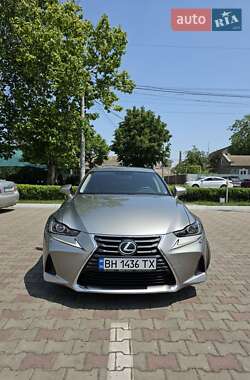 Седан Lexus IS 2017 в 