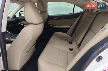 Седан Lexus IS 2017 в 