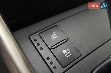 Седан Lexus IS 2017 в 