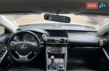 Седан Lexus IS 2017 в 