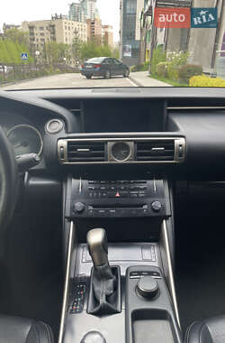Седан Lexus IS 2013 в 
