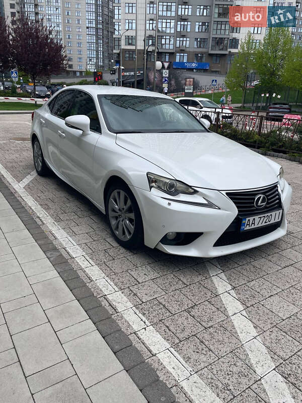 Lexus IS 2013