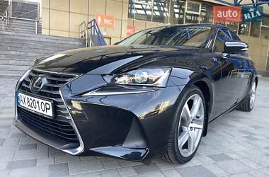 Седан Lexus IS 2017 в 