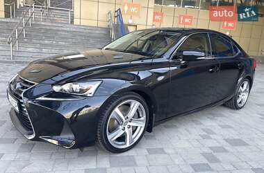 Седан Lexus IS 2017 в 