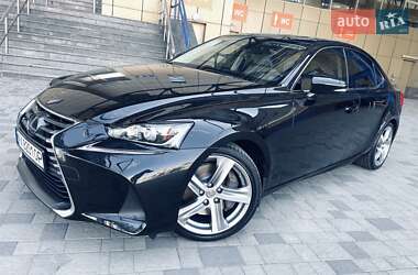 Седан Lexus IS 2017 в 