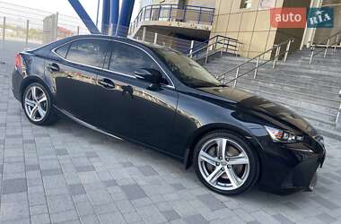 Седан Lexus IS 2017 в 
