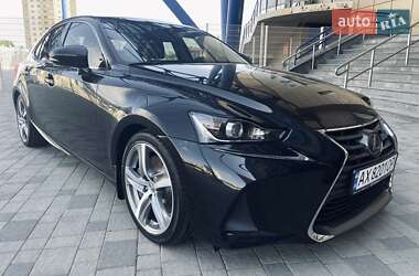 Седан Lexus IS 2017 в 