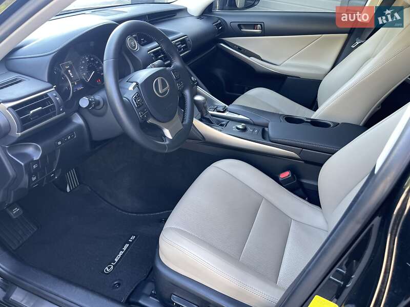 Седан Lexus IS 2017 в Києві