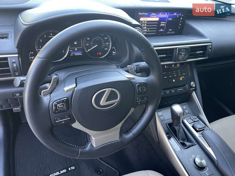 Седан Lexus IS 2017 в Києві