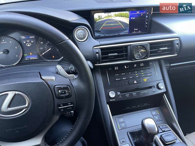 Седан Lexus IS 2017 в Києві