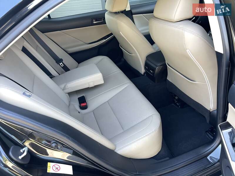 Седан Lexus IS 2017 в Києві