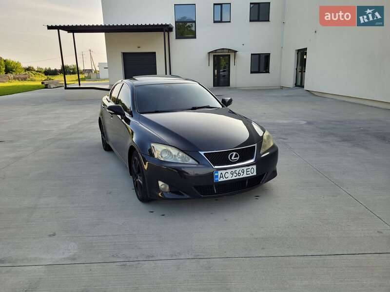 Седан Lexus IS 2010 в Луцке