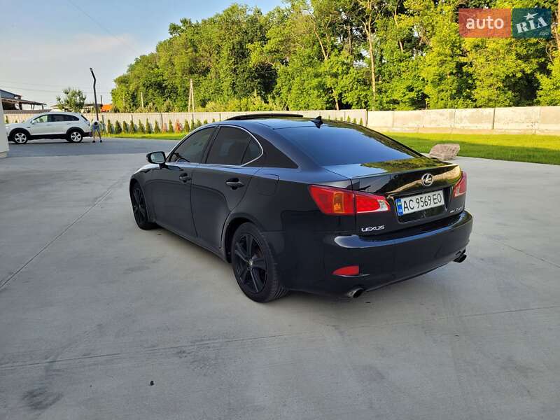 Седан Lexus IS 2010 в Луцке