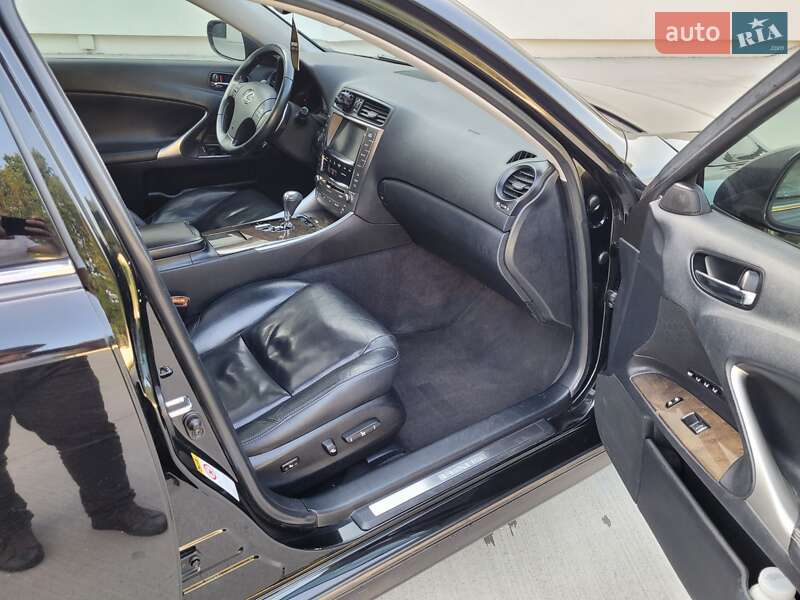 Седан Lexus IS 2010 в Луцке