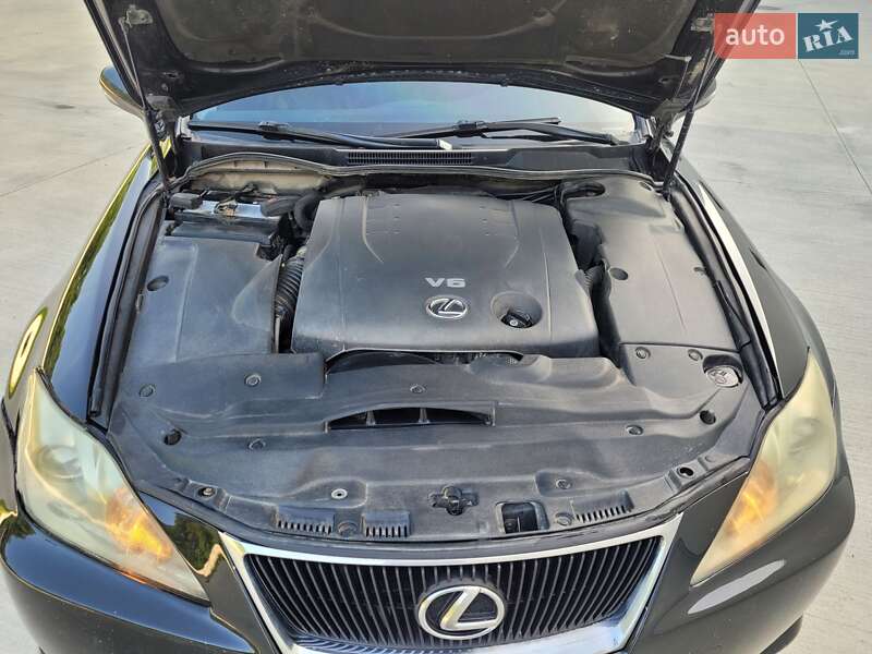 Седан Lexus IS 2010 в Луцке