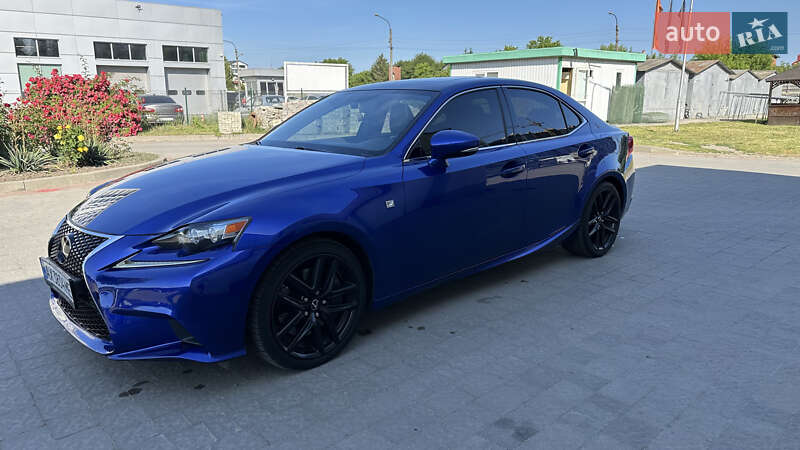 Седан Lexus IS 2016 в Ивано-Франковске