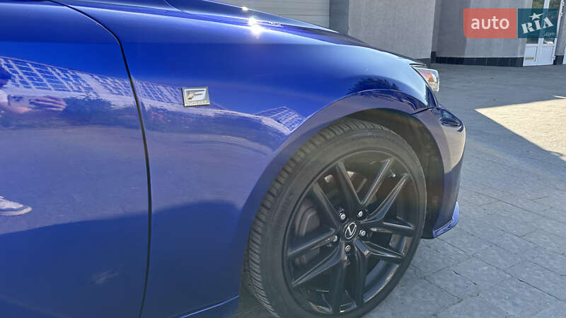 Седан Lexus IS 2016 в Ивано-Франковске