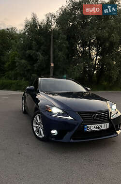 Седан Lexus IS 2015 в Львове