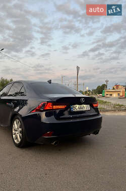 Седан Lexus IS 2015 в 