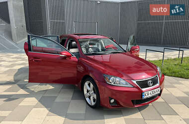 Седан Lexus IS 2012 в 