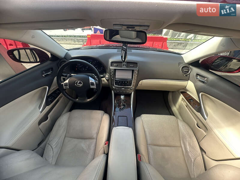 Седан Lexus IS 2011 в Львове