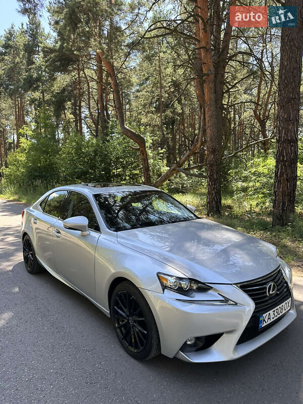 Lexus IS 2015