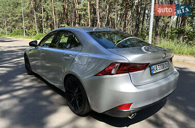 Седан Lexus IS 2015 в 