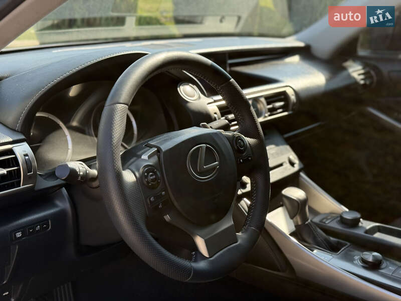 Седан Lexus IS 2016 в Дніпрі