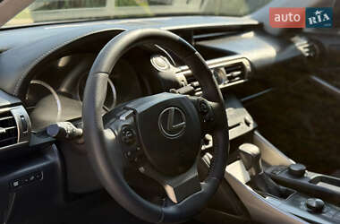 Седан Lexus IS 2016 в 
