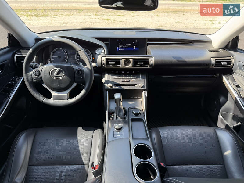 Седан Lexus IS 2016 в Дніпрі