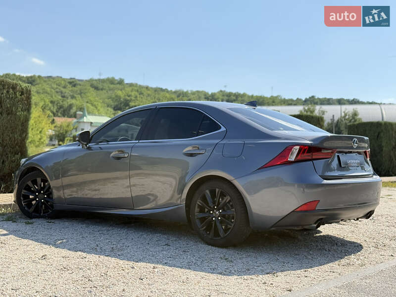 Седан Lexus IS 2016 в Дніпрі