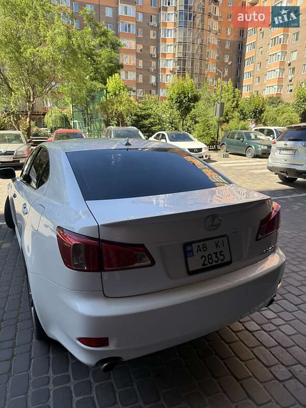 Седан Lexus IS 2012 в Виннице
