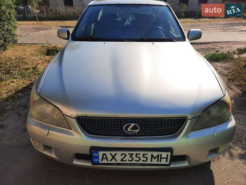 Седан Lexus IS 1999 в Краснограде