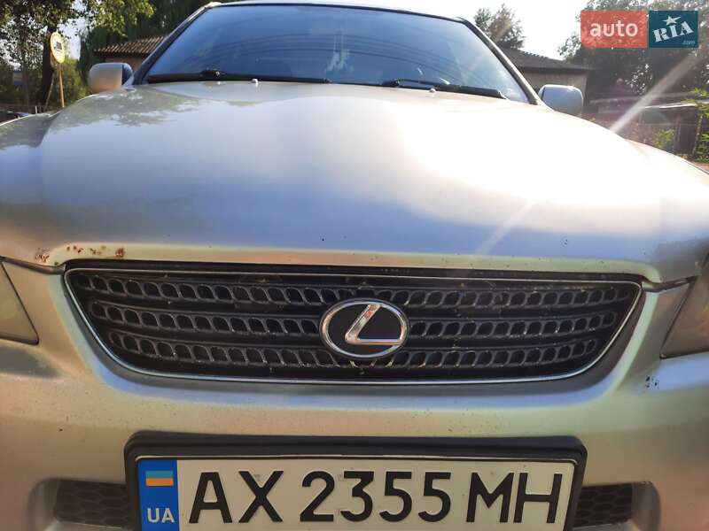 Седан Lexus IS 1999 в Краснограде