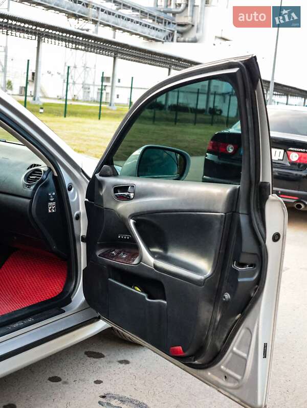 Седан Lexus IS 2005 в Коростене