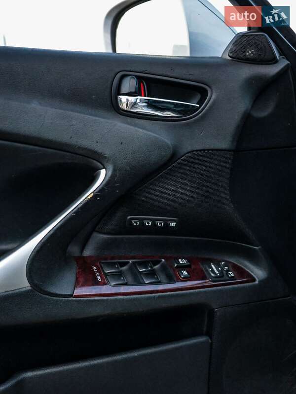 Седан Lexus IS 2005 в Коростене